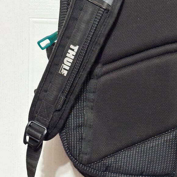 Thule Crossover 32L Laptop Backpack Black For 15" MacBook Pro Padded Case Logic - Picture 15 of 16